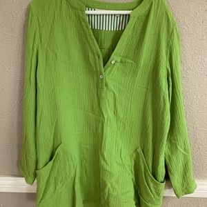 Cotton pullover with hood and pockets. Size XL